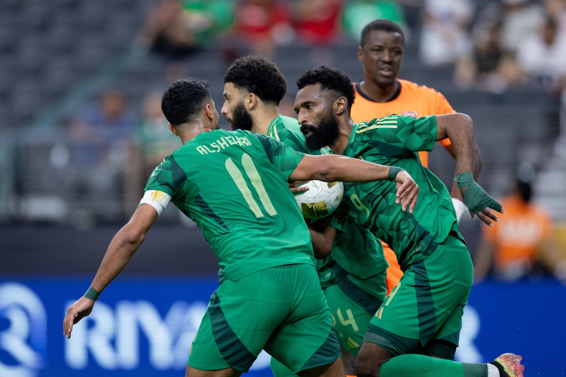 المنتخب السعودي يفوز على إندونيسيا.. ويضع قدما في المونديال - المنتخب السعودي