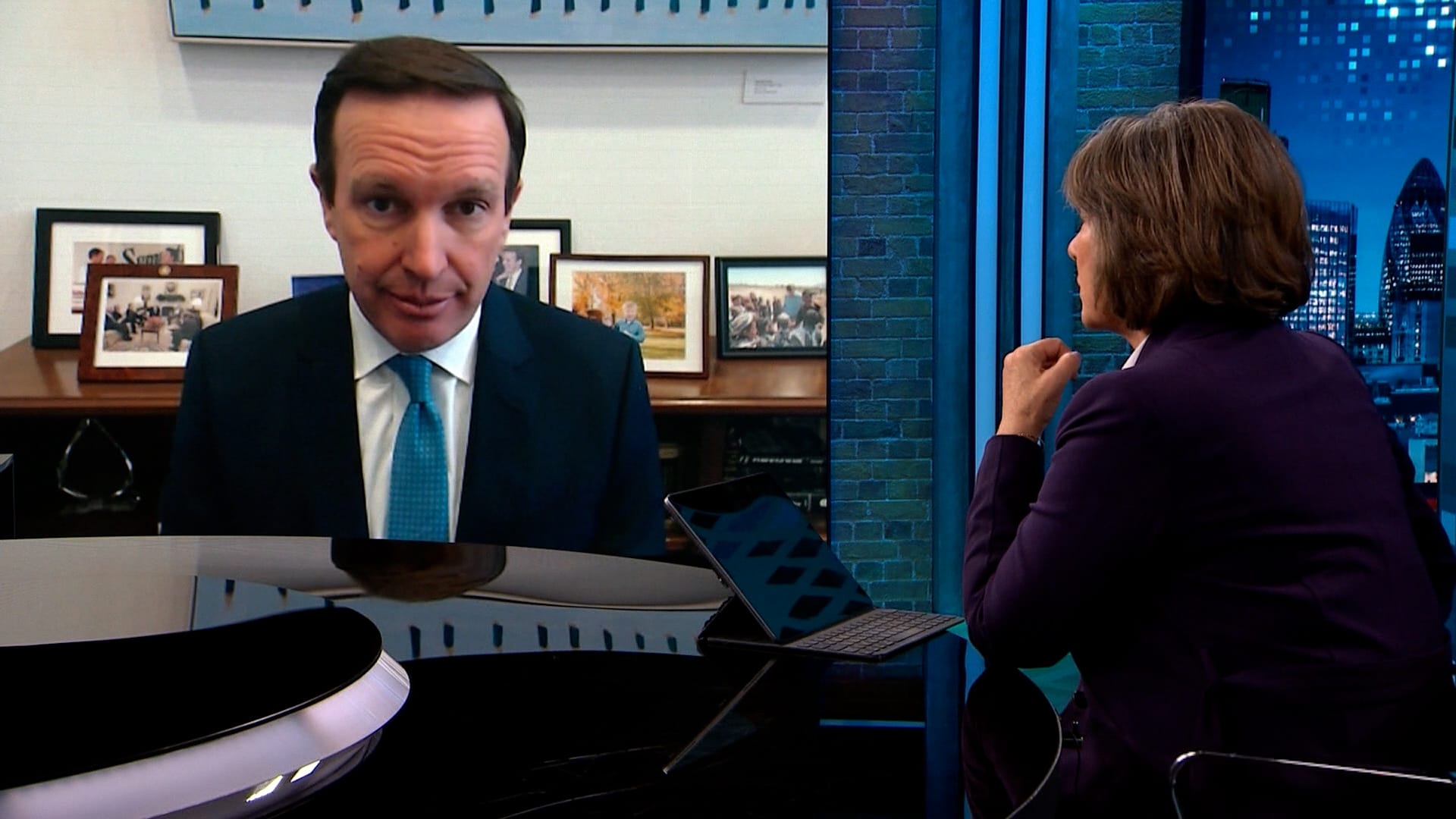 سناتور أمريكي يستخدم صورة مزيفة للرئيس الكولومبي - سناتور أمريكي يستخدم صورة