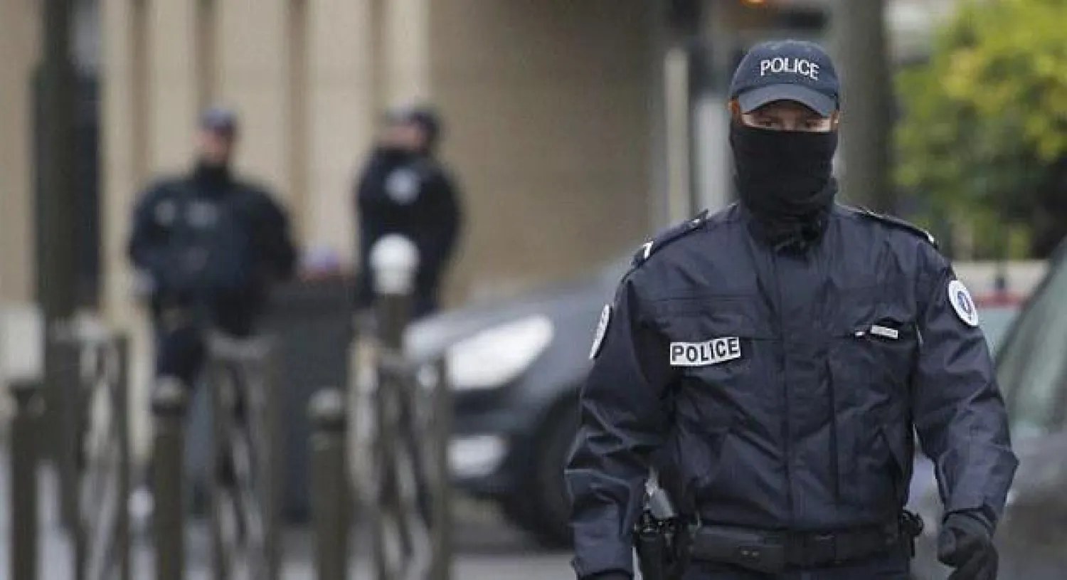 الشرطة تعتقل خمسة بعد تعليق لافتة من “فعل فلسطين” - الشرطة تعتقل خمسة