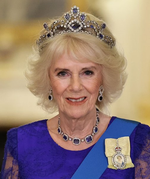 الملكة كاميللا الملكة تلتقي ملك البطاطا المخبوزة في قصر - الملكة كاميللا