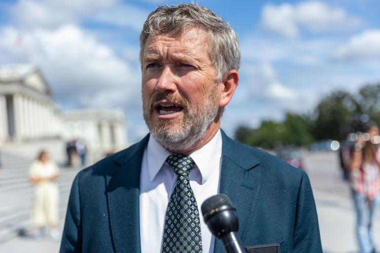 انتقادات لعضو الكونغرس بسبب دفاعه عن زميلته المتهمة - انتقادات لعضو الكونغرس