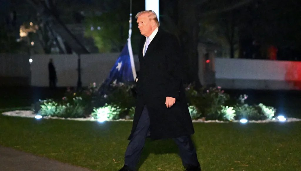 ترامب يعفو منفذي هجوم ترامب يعفو مجددا عن أحد منفذي هجوم - ترامب يعفو منفذي هجوم