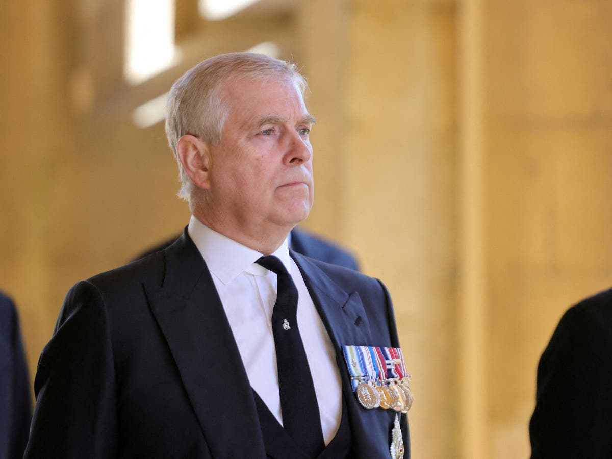 لمسة نسائية.. كواليس تجريد الأمير أندرو من ألقابه - الأمير أندرو