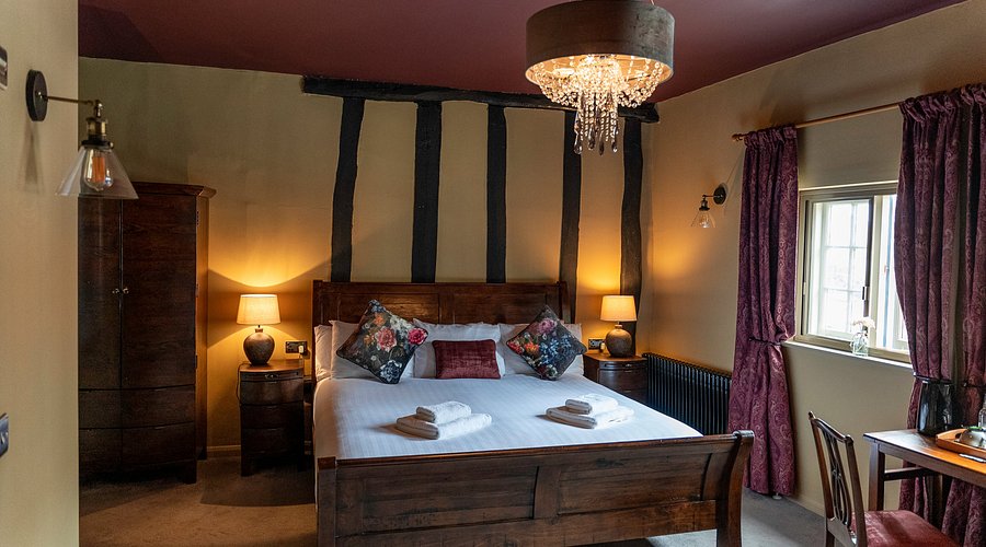 رخام وذهب.. ترامب يكشف عن 