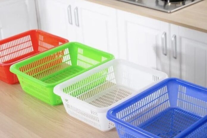 أدوات المطبخ البلاستيكية أربعة أدوات مطبخ قد تسرب جزيئات