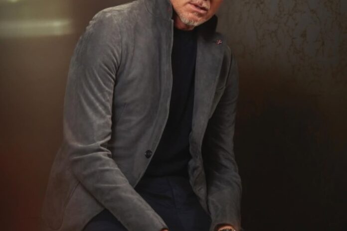 إريك دين ALS إريك دين يبكي معجبيه بدوره كإطفائي مصاب بمرض