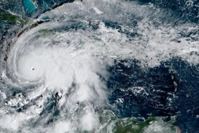 الإعصار فينا يضرب إقليم الشمال الأسترالي