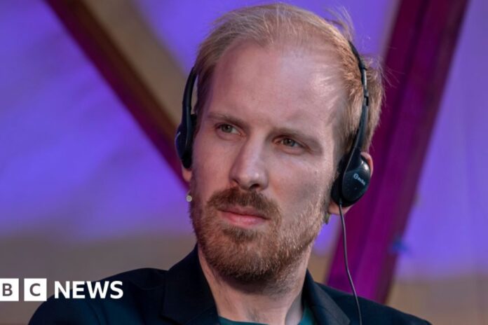 انتقاد مؤرخ لبي مؤرخ ينتقد بي بي سي لإزالة تعليق عن ترامب