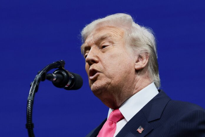 ترامب يهدد الديمقراطيين بتهم الخيانة: “عقوبتها الإعدام”