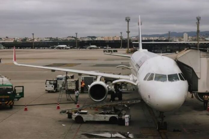 تعطيل الرحلات الجوية تعطيل أكثر من 8500 رحلة جوية الأحد