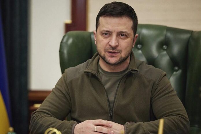 زيلينسكي يحذر التنازل الأراضي زيلينسكي يحذر من التنازل عن