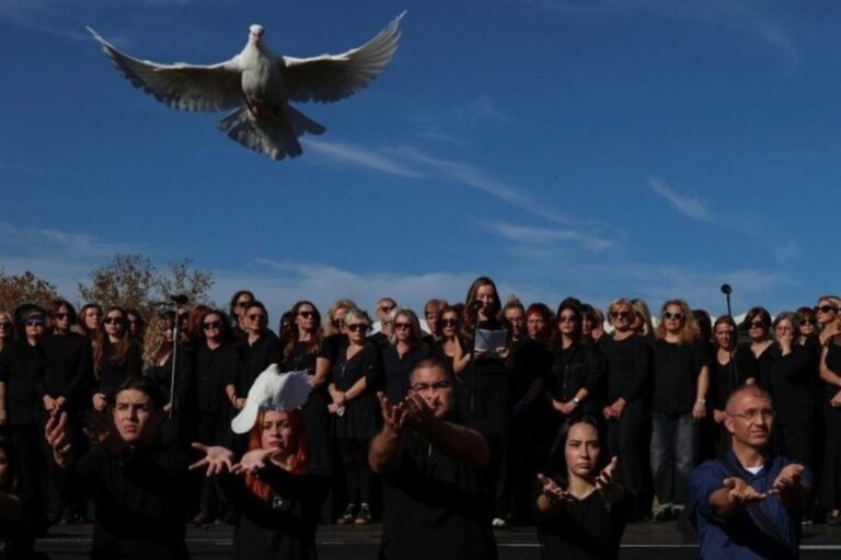 صربيا مسيرات ذكرى قتلى صربيا: الآلاف يشاركون في مسيرات