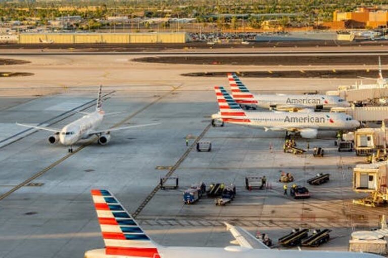 فوضى المطارات الأمريكية فوضى في المطارات الأمريكية بسبب