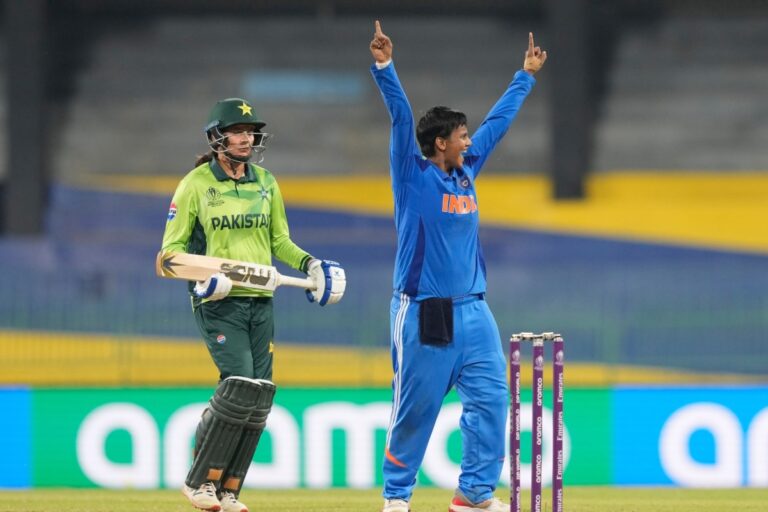 كأس العالم للسيدات للكريكيت مشجعو الكريكيت الهندي يحتفلون