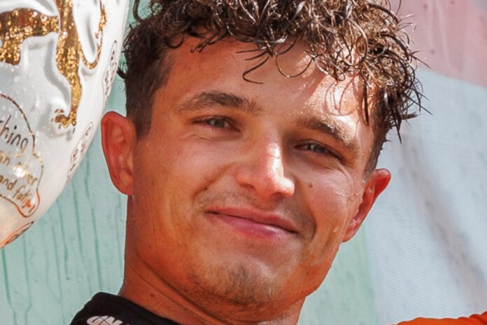 لاندو نوريس يتصدر سباق التصفيات السريعة