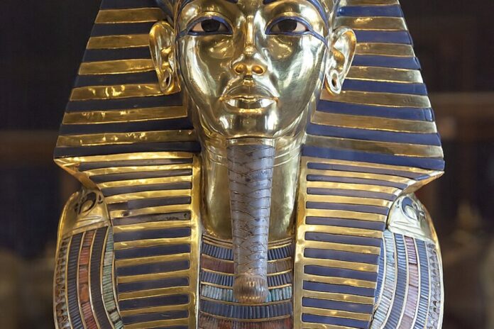 ما سر قناع توت عنخ آمون؟