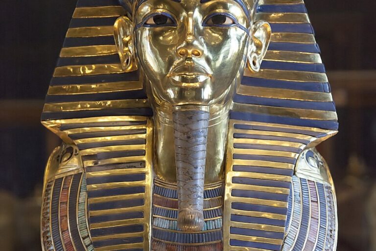 ما سر قناع توت عنخ آمون؟
