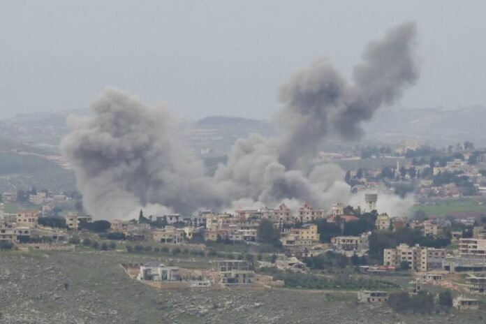مقتل ثلاثة أشخاص وجرح آخرين في غارات إسرائيلية على جنوب