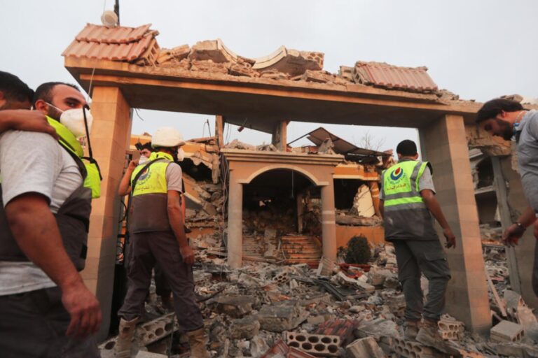 مقتل ثلاثة أشخاص وجرح آخرين في غارات إسرائيلية على جنوب