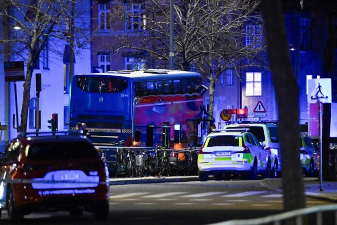 مقتل وإصابة أشخاص السويد مقتل وإصابة عدة أشخاص جراء اصطدام