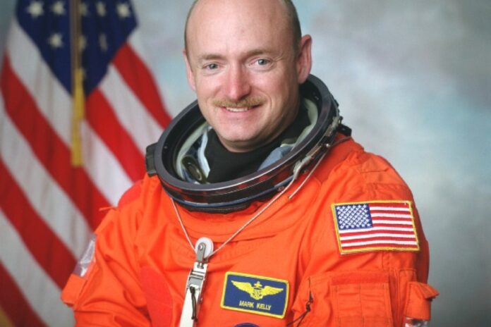 من هو مارك كيلي ولماذا يتهم بالتحريض؟