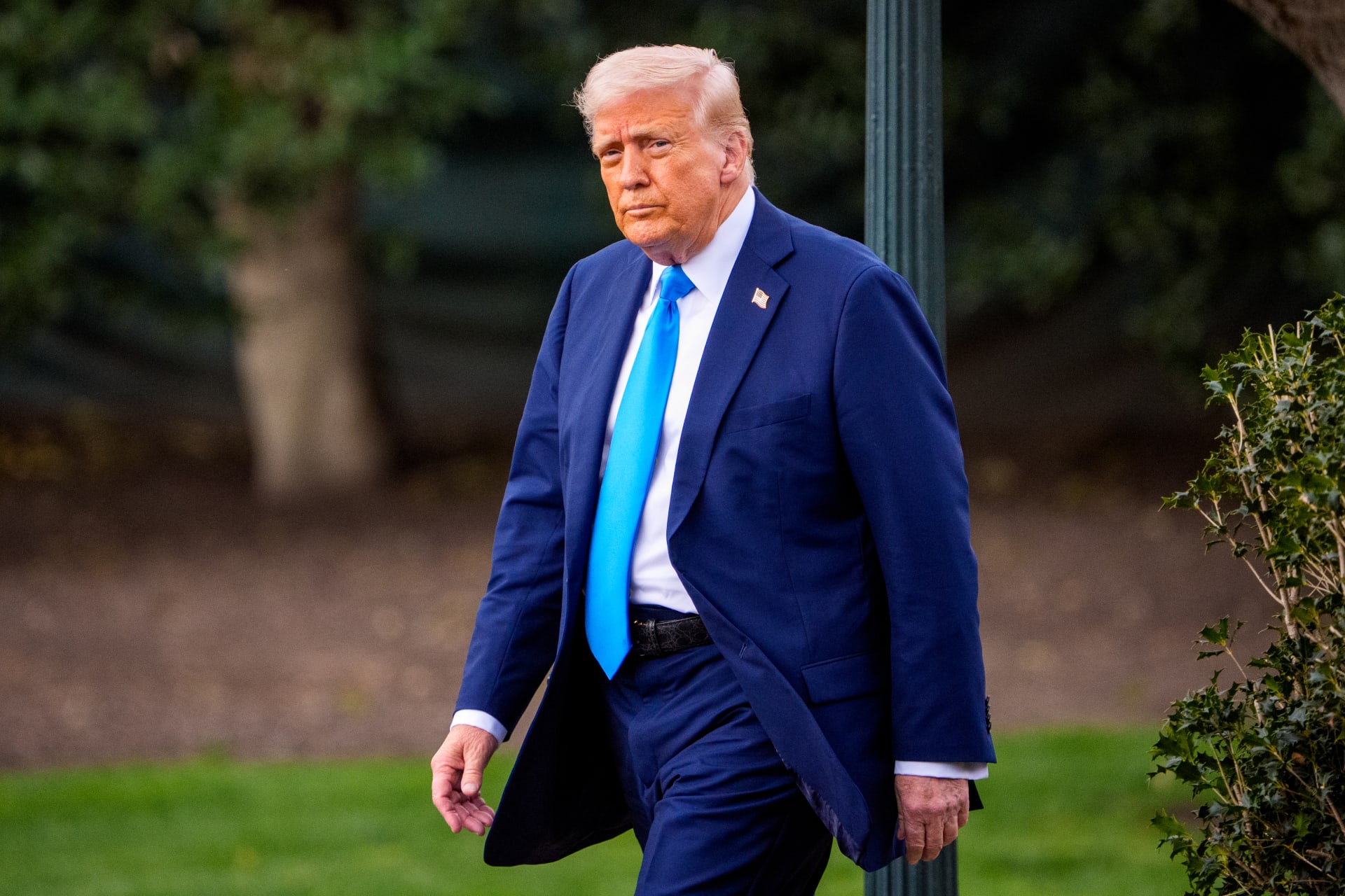 ترامب يهدد إيران ترامب يهدد بضربة عسكرية لطهران.. ويطالب - ترامب يهدد إيران