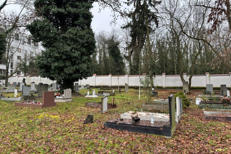 الدفن التشيك حين لا يجد المسلمون مكانهم الأخير.. الدفن - الدفن التشيك