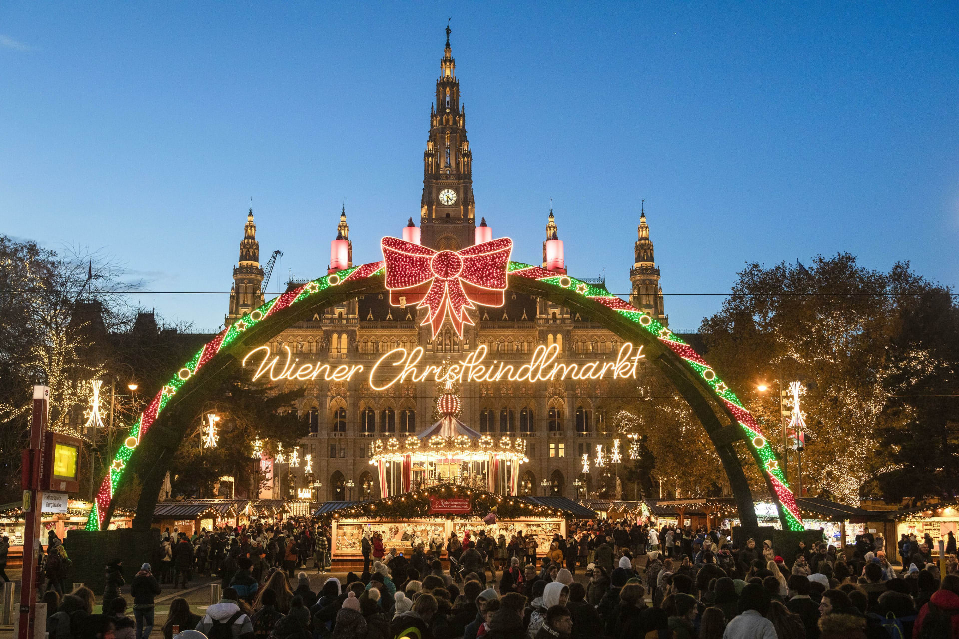 أسواق عيد الميلاد تبيع “تيمو تات” بأسعار مرتفعة - أسواق عيد الميلاد