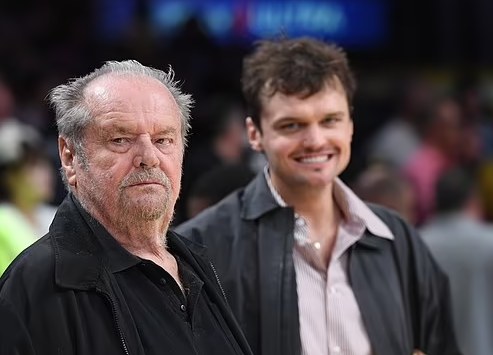 جاك نيكلسون، 88 عامًا، يظهر للمرة الأولى منذ عام تقريبًا - جاك نيكلسون