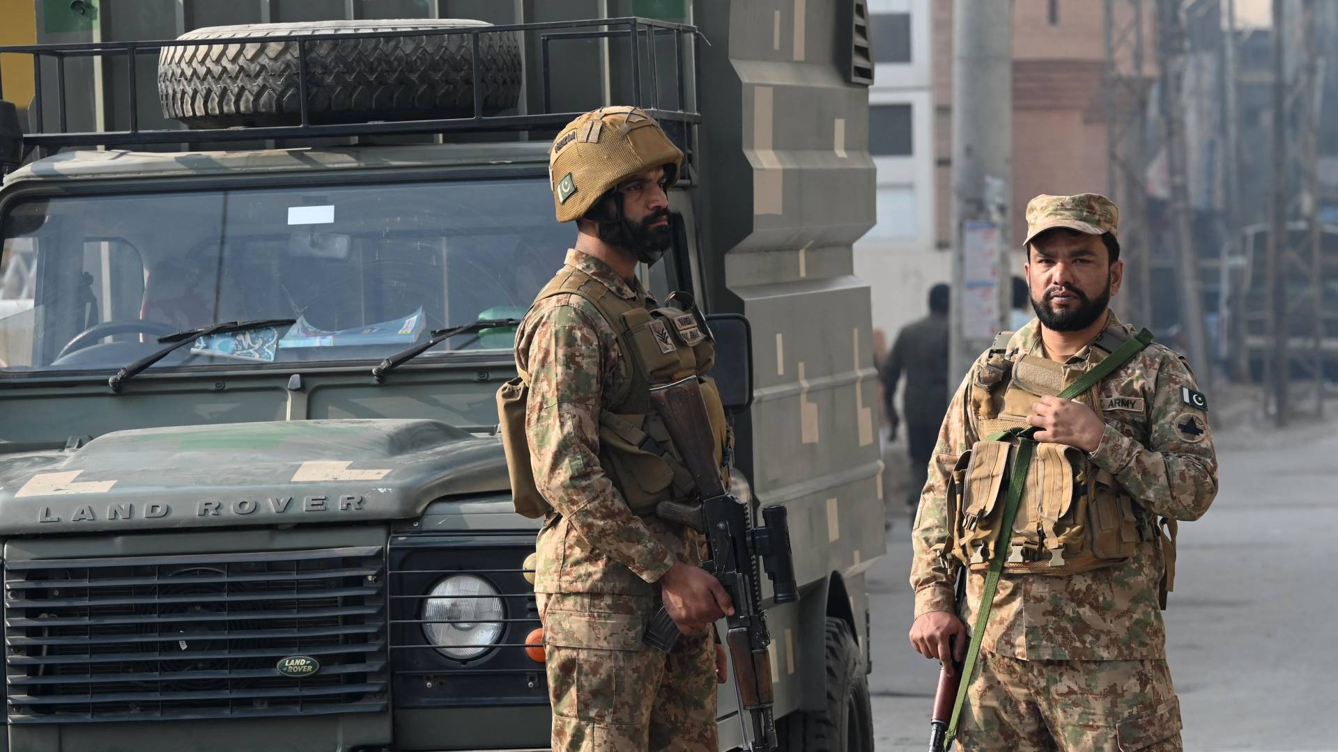 تفجير يقتل ضباط شرطة تفجير يقتل ثلاثة ضباط شرطة باكستانيين - تفجير يقتل ضباط شرطة