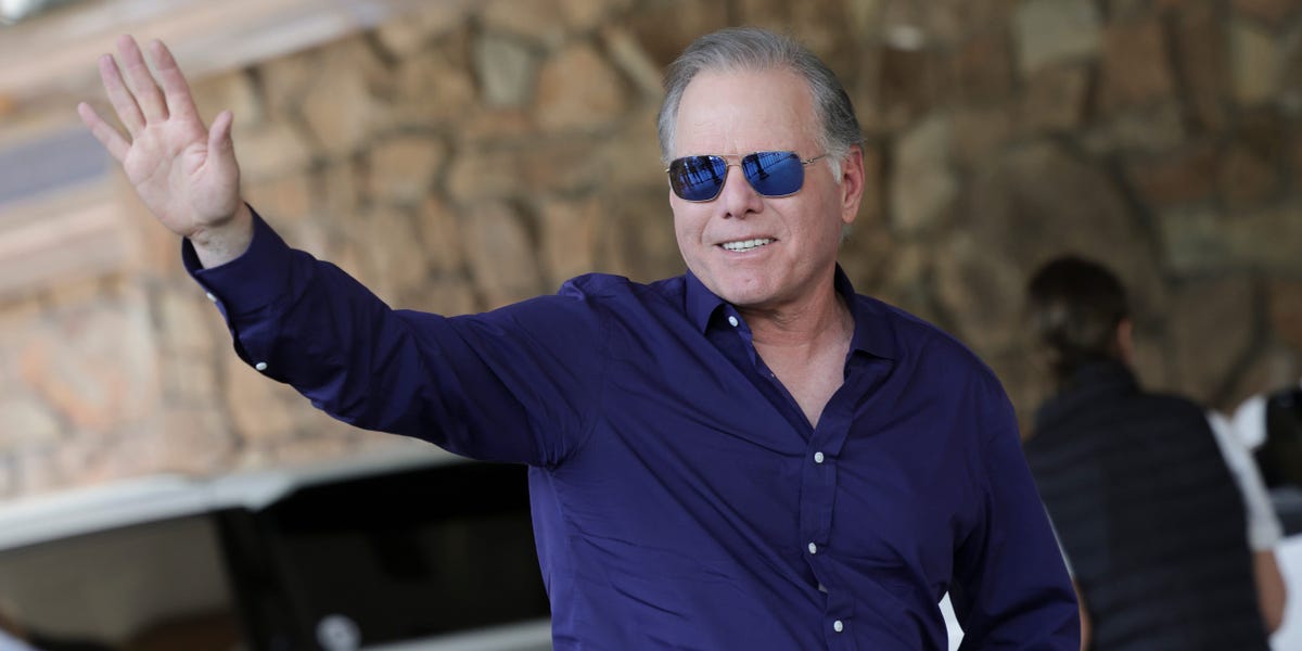 صراع ديفيد إليسون من أجل WBD زاد ثراء ديفيد زاسلاف - ديفيد زاسلاف