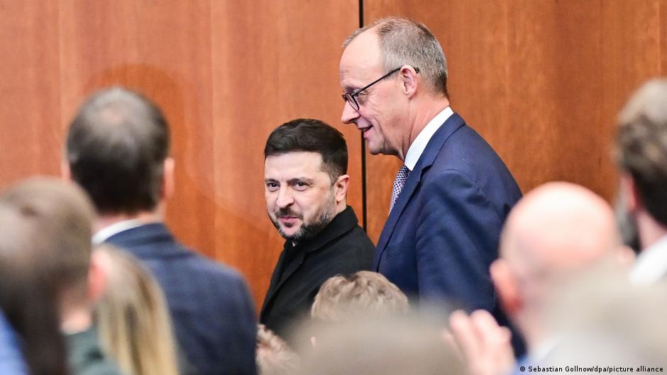 محادثات أمريكية أوكرانية في برلين: زيلينسكي وميرز يواجهان - محادثات أمريكية أوكرانية