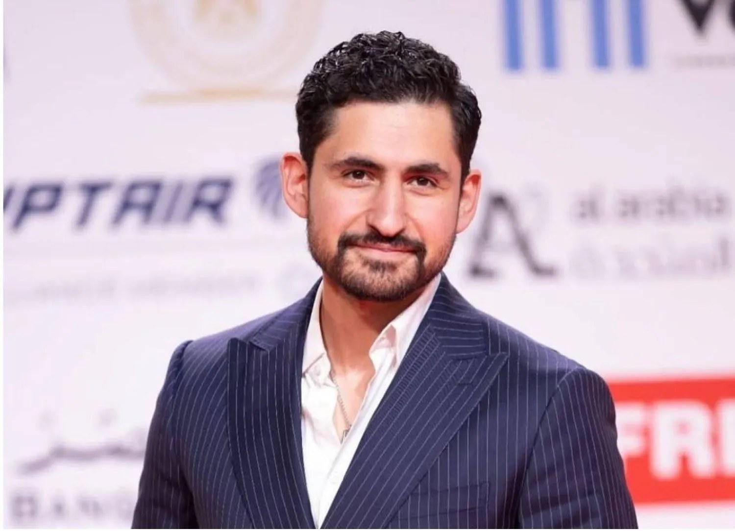 أمير المصري جائزة فنان أمير المصري يتلقى جائزة فنان الطليعة - أمير المصري جائزة فنان