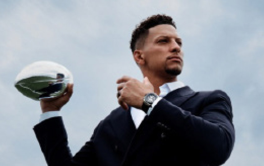 إصابة ماهومز ماهومز يتعرض لإصابة في الركبة وآمال تشيفز في - إصابة ماهومز