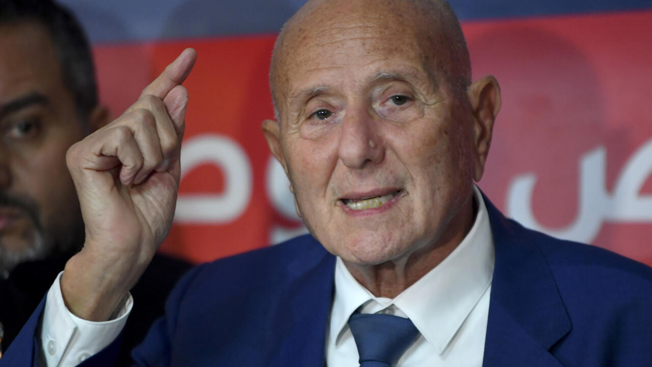 أحمد نجيب الشابي اعتقال تونس تعتقل زعيم المعارضة أحمد نجيب - أحمد نجيب الشابي اعتقال