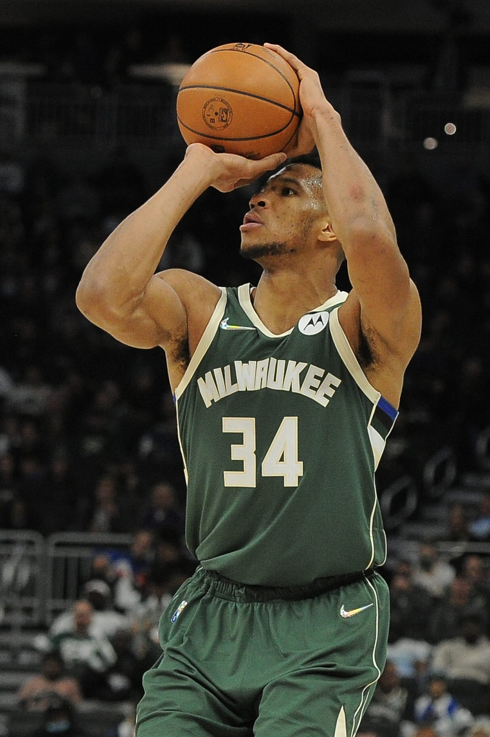 إصابة يانيس أنتيتوكومبو يانيس أنتيتوكومبو يغادر المباراة - إصابة يانيس أنتيتوكومبو