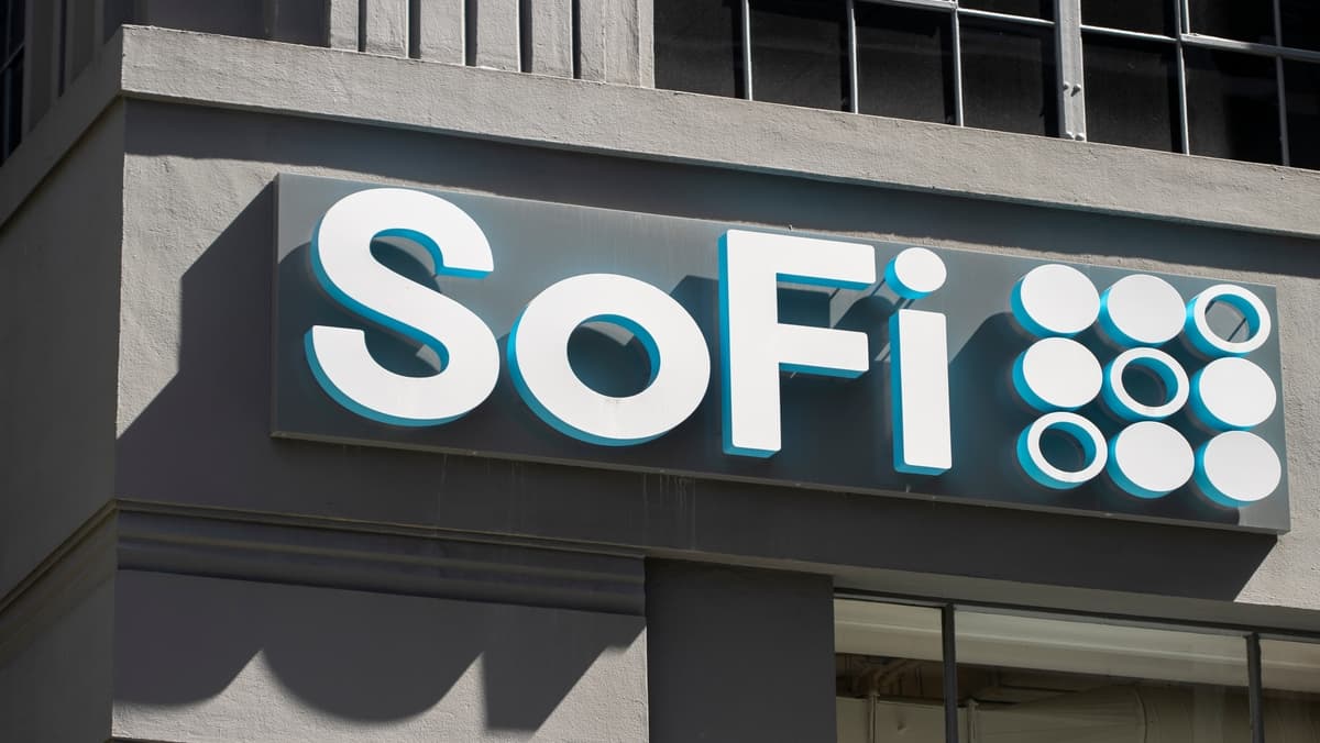 انخفاض سهم SoFi بعد خطة لجمع 1.5 مليار دولار - انخفاض سهم SoFi