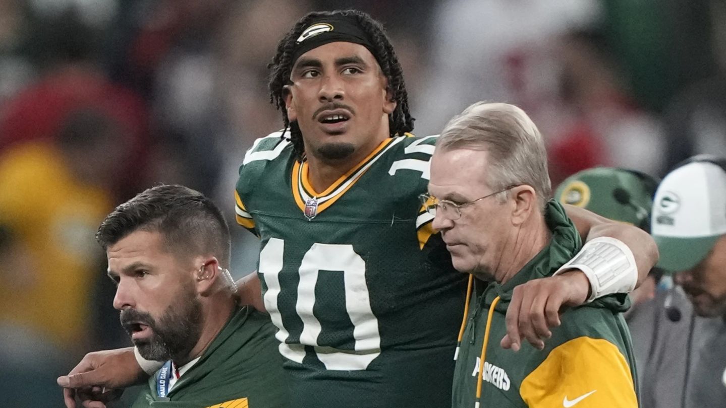 إصابة جوردان لوف بارتجاج في المخ خلال مباراة باكرز ضد الدببة - إصابة جوردان لوف