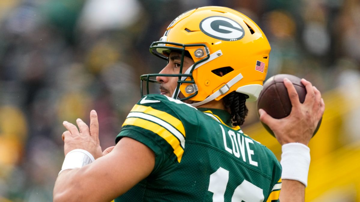 إصابة جوردان لوف بارتجاج في المخ خلال مباراة باكرز ضد الدببة - إصابة جوردان لوف