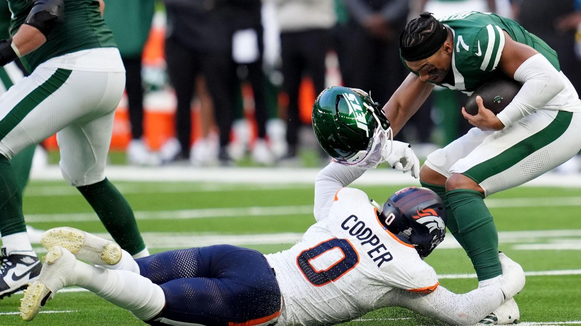 برونكوس يحققون انتصاراً مثيراً في الوقت الإضافي على القادة - برونكوس