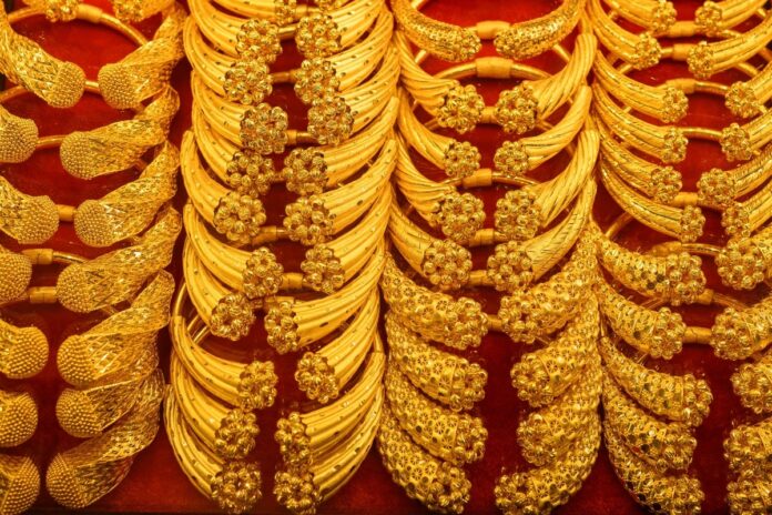 أسعار الذهب 2025 الذهب يتجه لتحقيق أفضل أداء سنوي له منذ