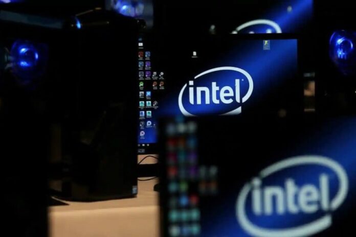 أسهم إنتل تحافظ على ارتفاع 10% بعد توقعات صفقة مع آبل