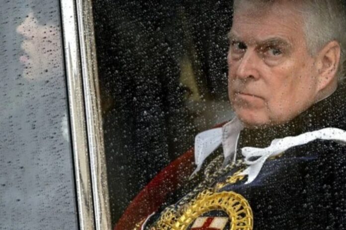 أندرو يُفقد ألقابه الملكية الأخيرة وتأجيل إخلائه من القصر