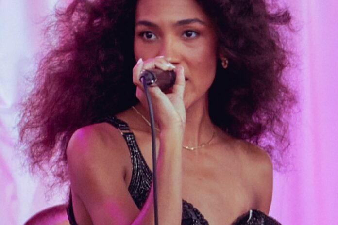 أوليفيا دين تحافظ على صدارة مخططات ARIA للأسبوع الثالث