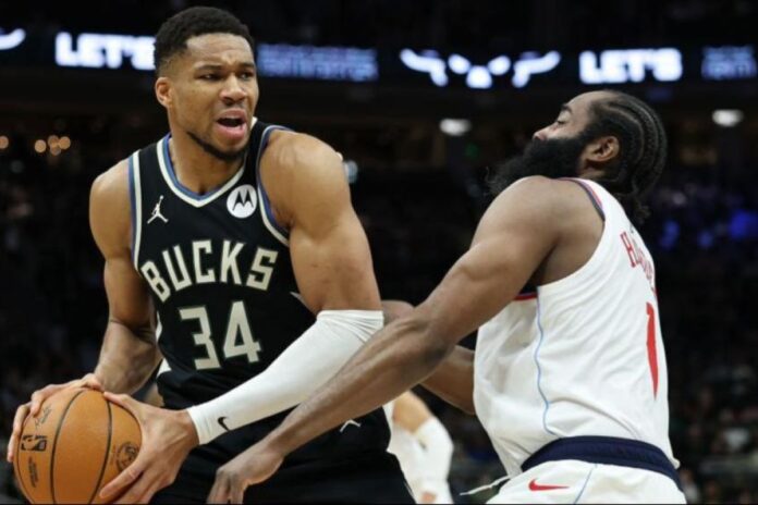 إصابة يانيس أنتيتوكومبو يانيس أنتيتوكومبو يغادر المباراة