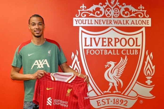 إكيتيك وصلاح إكيتيك يشيد باللعب بجانب أسطورة ليفربول صلاح