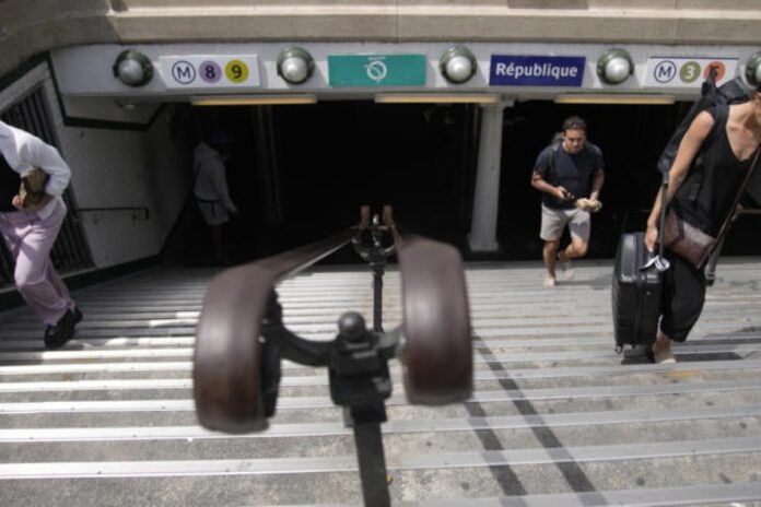 اعتداءات بسلاح أبيض مترو الشرطة الفرنسية توقف مشتبها به في