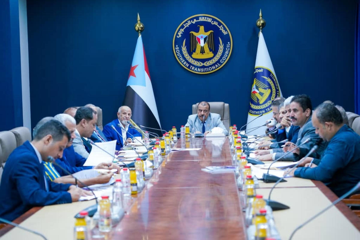 الانتقالي يحمّل العليمي والإخوان مسؤولية ما جرى في المكلا