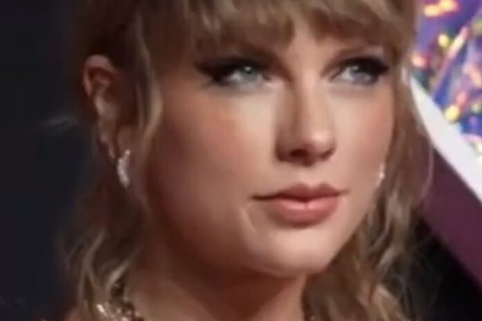 تايلور سويفت تشارك لحظة جميلة مع بنات جيسون كيلسي