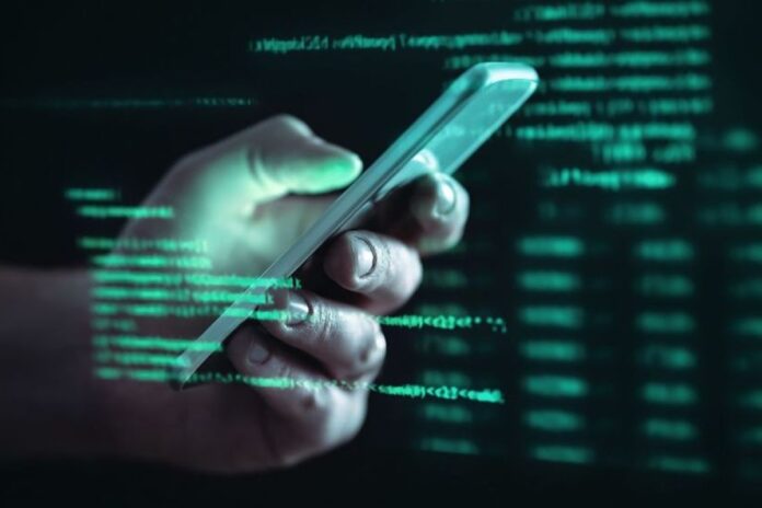 تحقيق إسرائيلي بعد إعلان اختراق هاتف مسؤول بارز